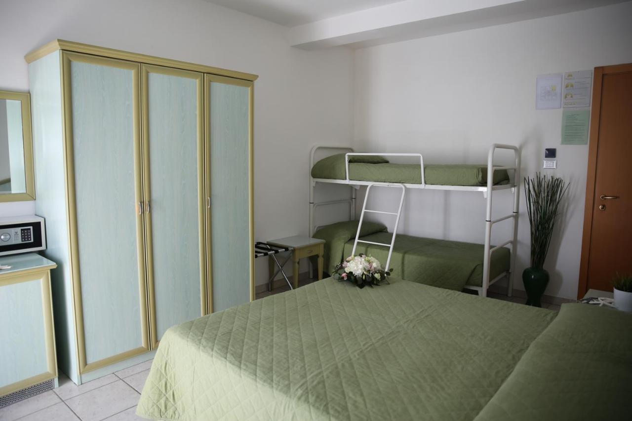Hotel Philadelphia Cattolica Esterno foto